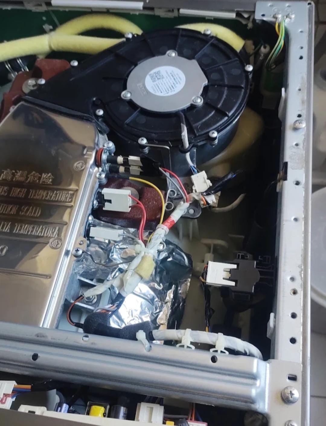 Conserto em circuito da máquina de lavar